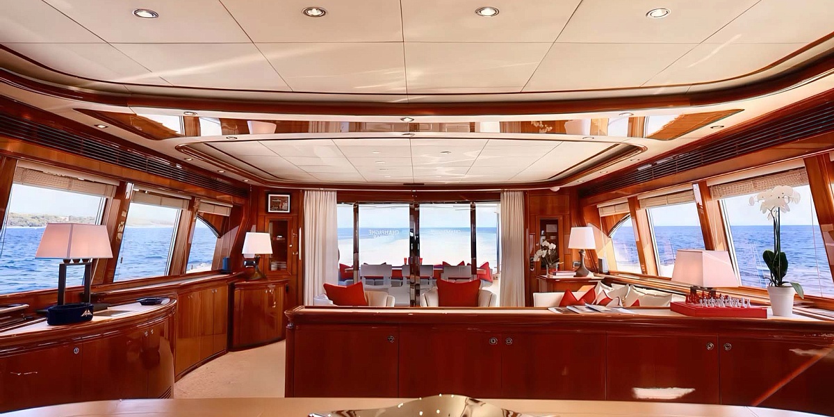 Аренда мега яхты Custom Line 112 CHAMPAGNE AND CAVIAR в Италии, Амальфи